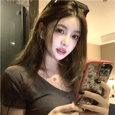 年轻女子